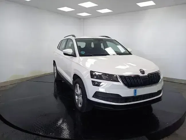 Usado Skoda Karoq Ambition 150 CV (110 kW) 2021 Blanco SUV