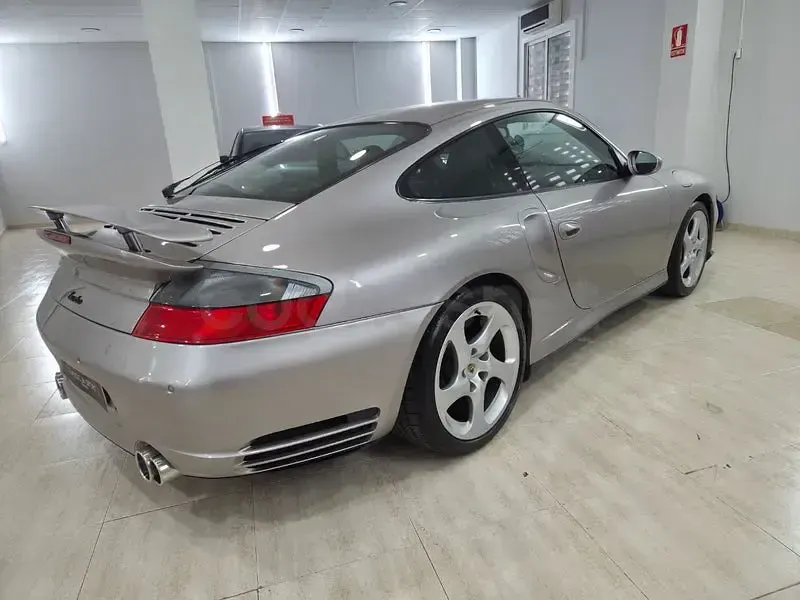 Usado Porsche 911 Turbo 420 CV (308 kW) 2002 Gris / plata Coupe