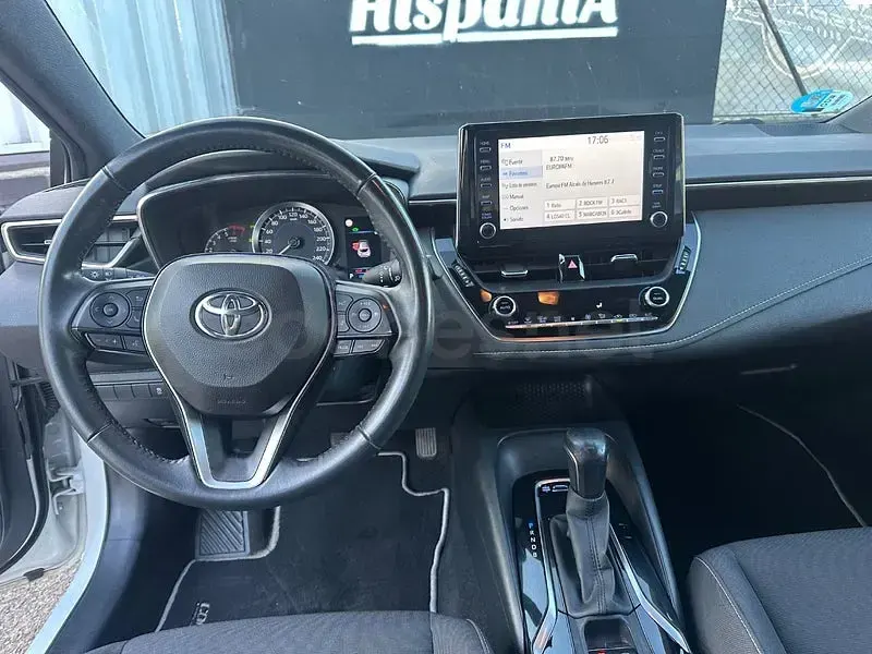 Usado Toyota Corolla Active 122 CV (89 kW) 2021 Blanco Berlina