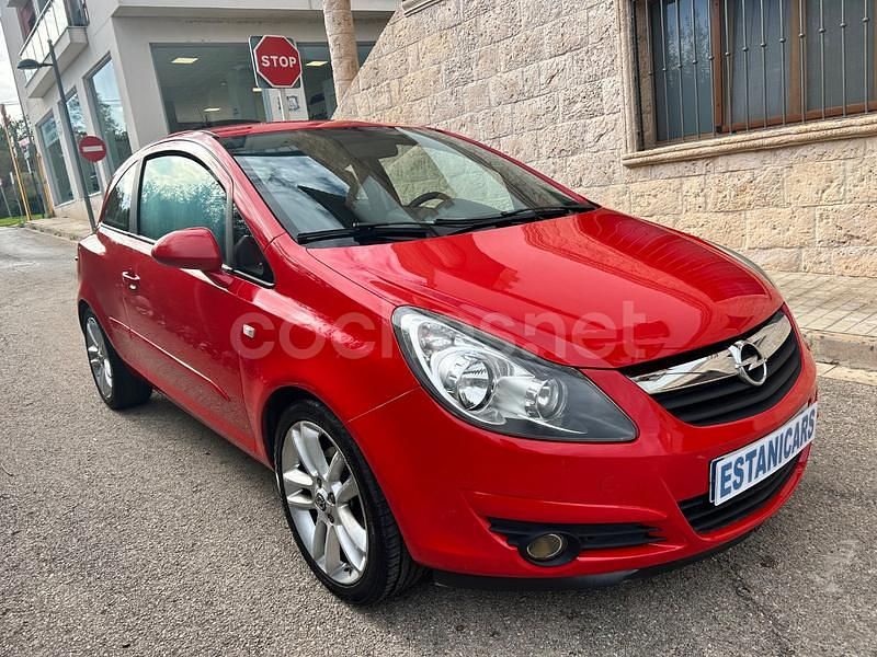 Rojo Usado 2007 Opel Corsa Enjoy Berlina | 3499 € (Buen precio) - Imagen 1/4
