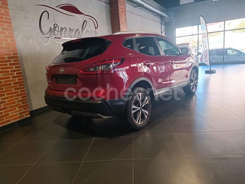 Usado Nissan Qashqai N-Connecta 130 CV (95 kW) 2018 Granate SUV