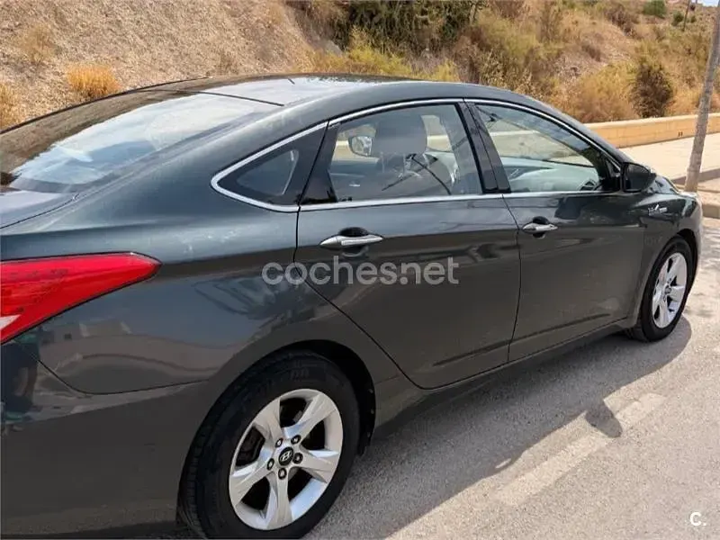Usado Hyundai i40 136 CV (100 kW) 2013 Gris / plata Berlina
