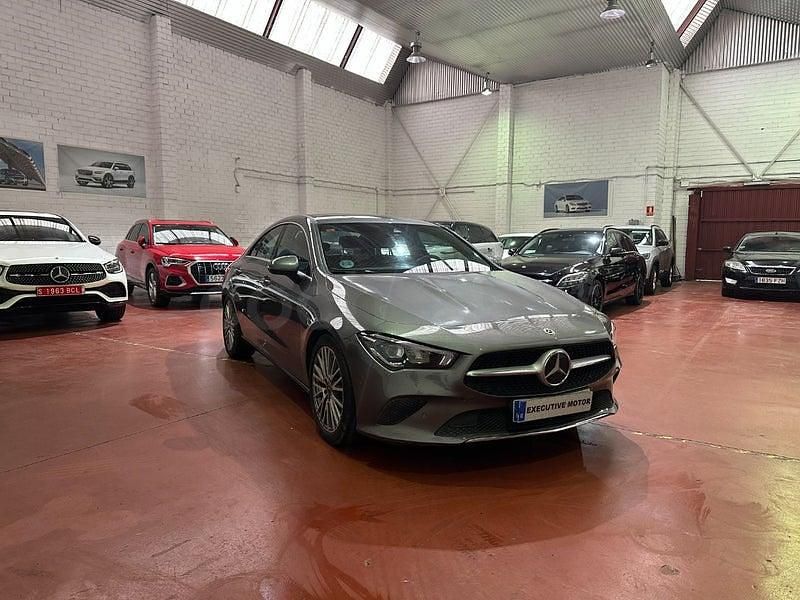 Usado Mercedes CLA220 190 CV (139 kW) 2021 Gris / plata Berlina