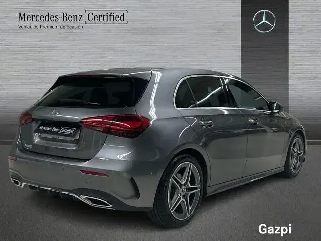 Usado Mercedes A180 AMG line 136 CV (100 kW) 2025 Gris montaña Berlina