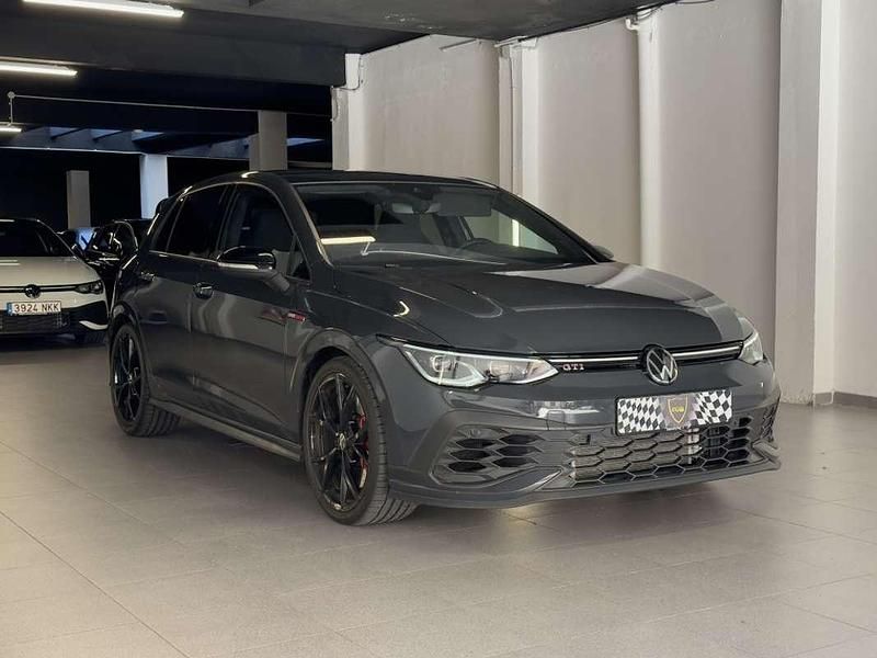 Usado VW Golf VIII GTI 300 CV (220 kW) 2023 Gris Utilitario