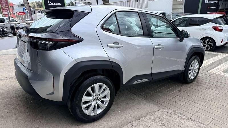 Usado Toyota Yaris Cross Active 125 CV (91 kW) 2023 Gris SUV
