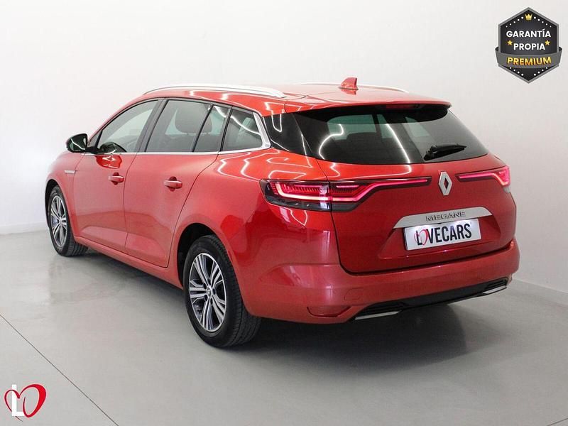 Usado Renault Mégane Cabriolet Zen 140 CV (102 kW) 2022 Granate Descapotable