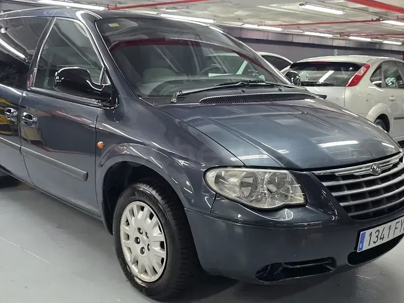 Usado Chrysler Grand Voyager Limited 150 CV (110 kW) 2007 Gris / plata Monovolumen