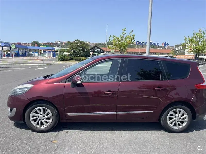 Usado Renault Scénic III Dynamique 130 CV (95 kW) 2012 Granate Monovolumen