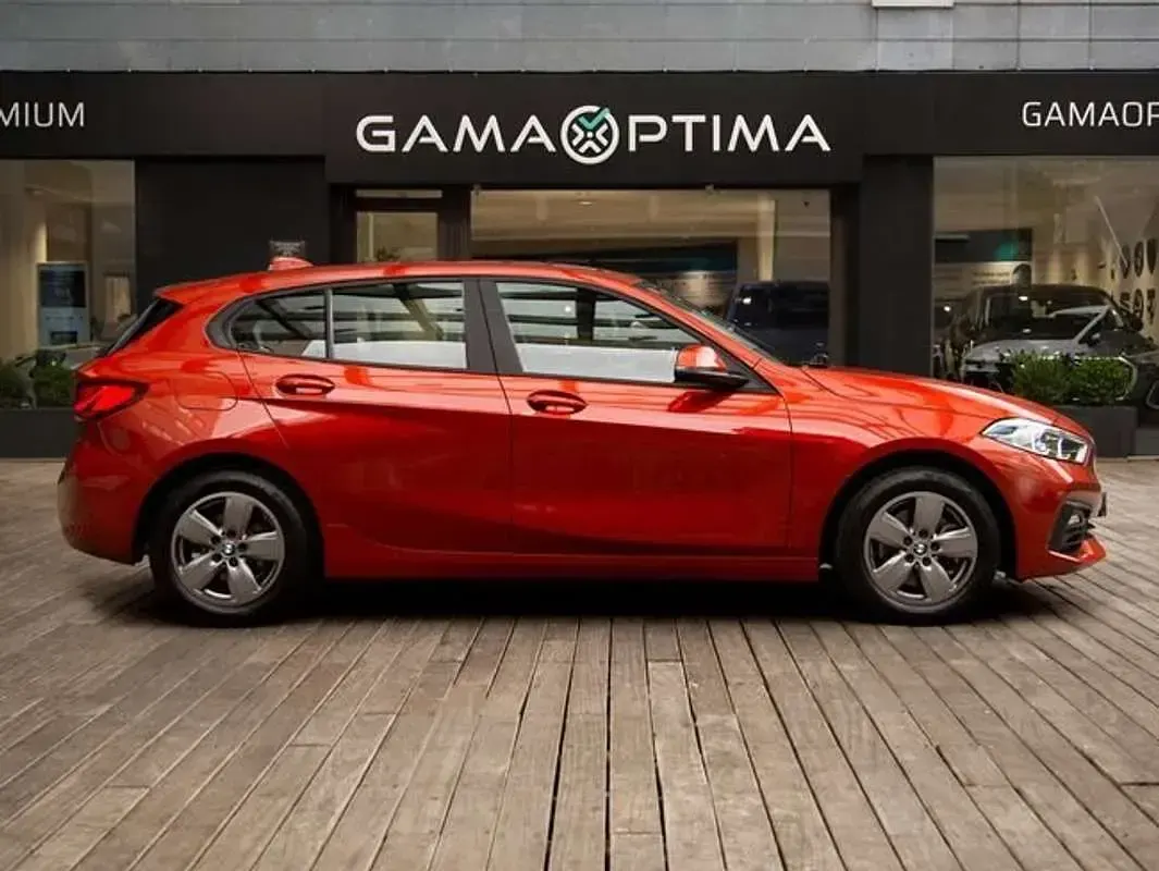 Usado BMW 116 Comfort Edition 136 CV (100 kW) 2022 Naranja Utilitario