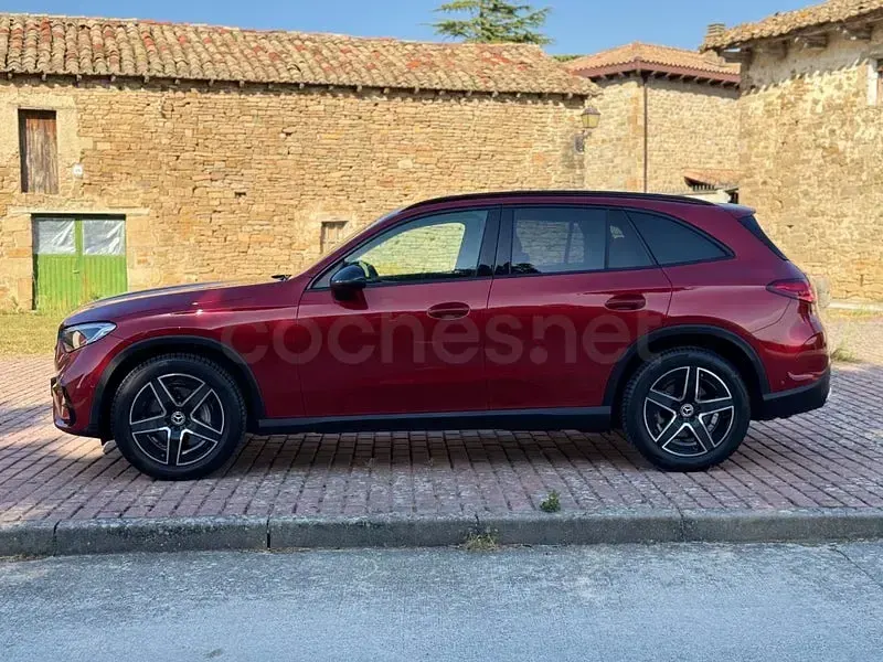 Usado Mercedes GLC220 197 CV (144 kW) 2023 Granate SUV