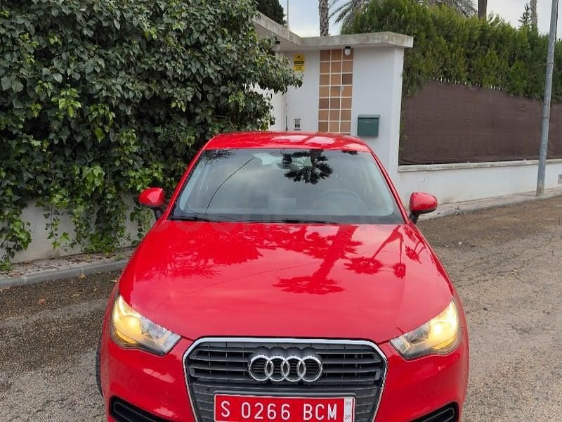 Usado Audi A1 Sportback Attraction 86 CV (63 kW) 2013 Rojo Utilitario