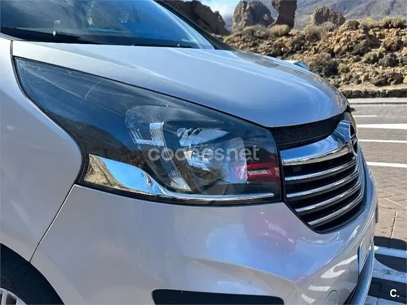 Usado Opel Vivaro 145 CV (106 kW) 2015 Gris / plata Monovolumen