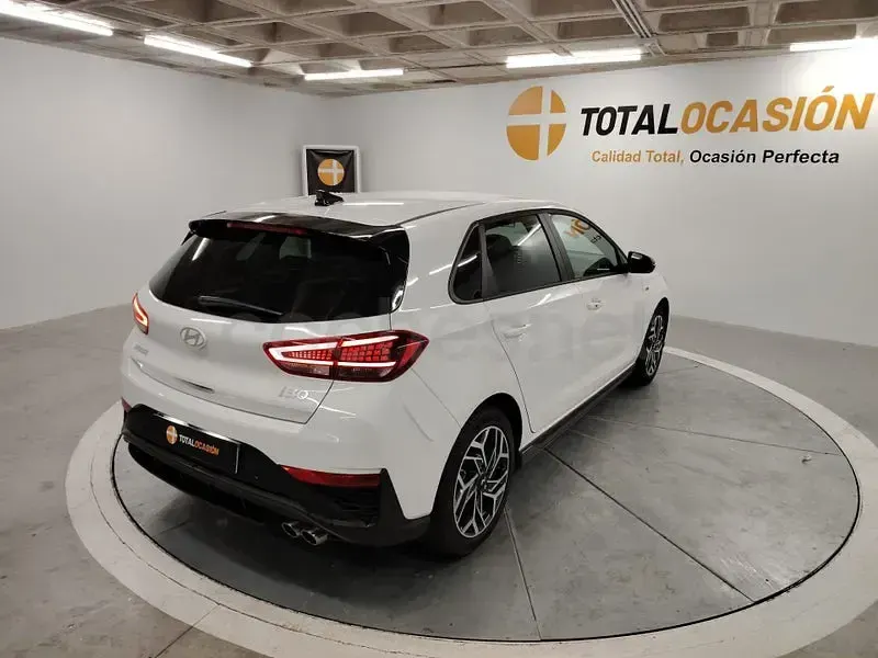 Usado Hyundai i30 N Line 100 CV (73 kW) 2025 Blanco Berlina