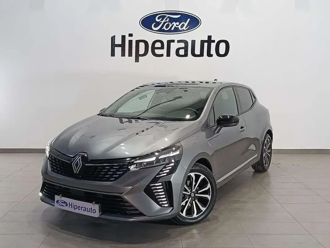 Usado Renault Clio Techno 91 CV (66 kW) 2025 Gris Utilitario