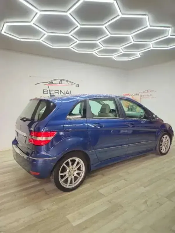 Usado Mercedes B180 109 CV (80 kW) 2010 Azul Monovolumen