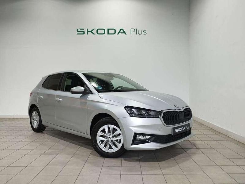 Usado Skoda Fabia Selection 95 CV (69 kW) 2024 Gris plata Berlina
