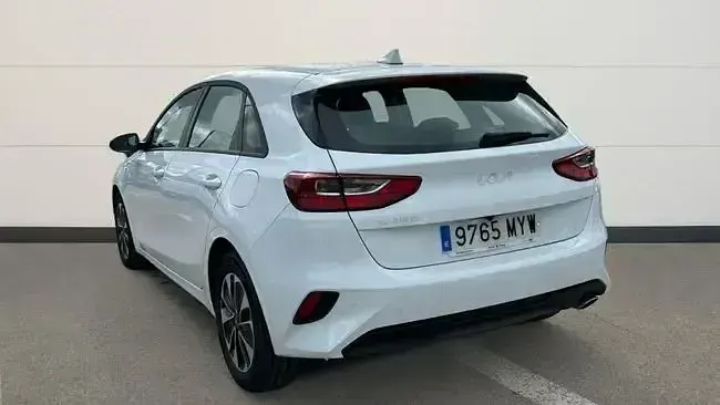Usado Kia Ceed 100 CV (73 kW) 2025 Blanco Utilitario