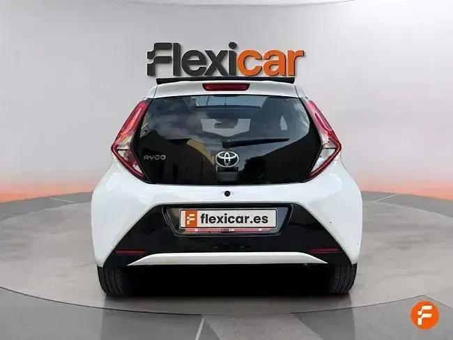 Usado Toyota Aygo X-clusiv 72 CV (52 kW) 2019 Blanco Utilitario