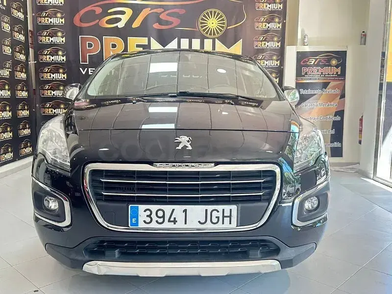Usado Peugeot 3008 Access 120 CV (88 kW) 2015 Negro Familiar