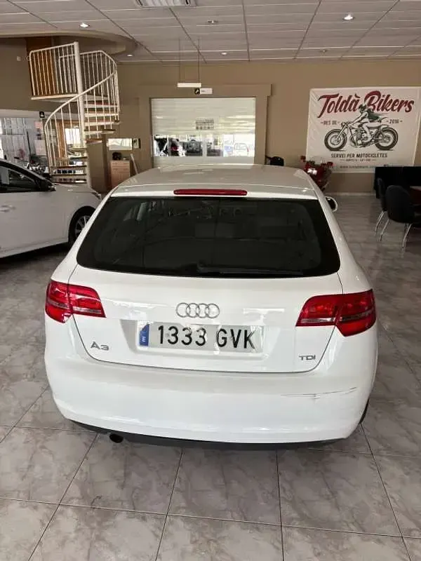 Usado Audi A3 Sportback Ambiente 105 CV (77 kW) 2010 Blanco Utilitario