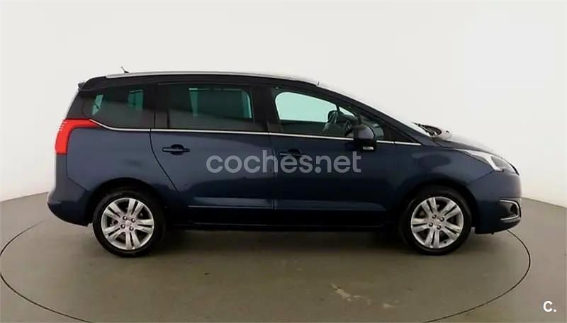 Usado Peugeot 5008 Style 120 CV (88 kW) 2016 Azul Monovolumen