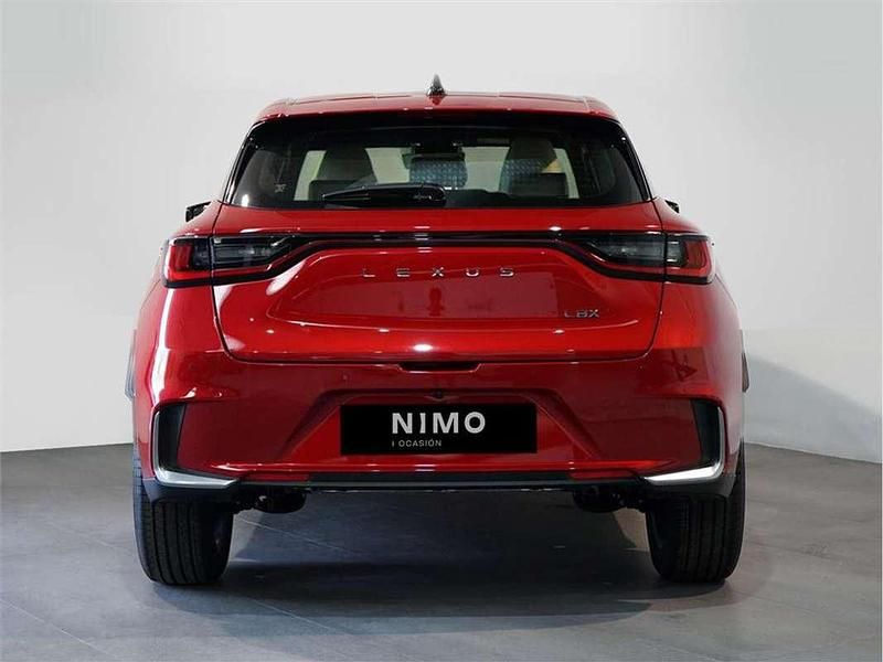 Usado Lexus LBX 136 CV (100 kW) 2025 SUV