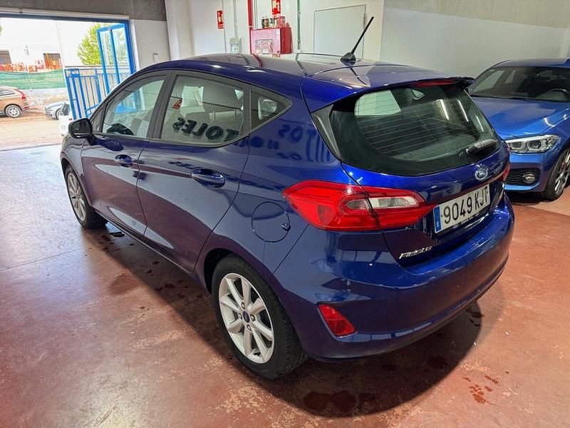 Usado Ford Fiesta Trend 85 CV (62 kW) 2018 Azul Utilitario