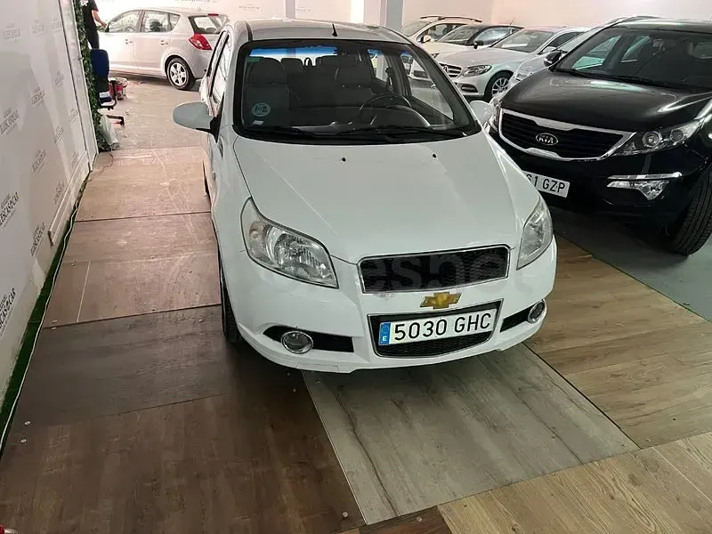 Usado Chevrolet Aveo LT 100 CV (73 kW) 2026 Blanco Berlina