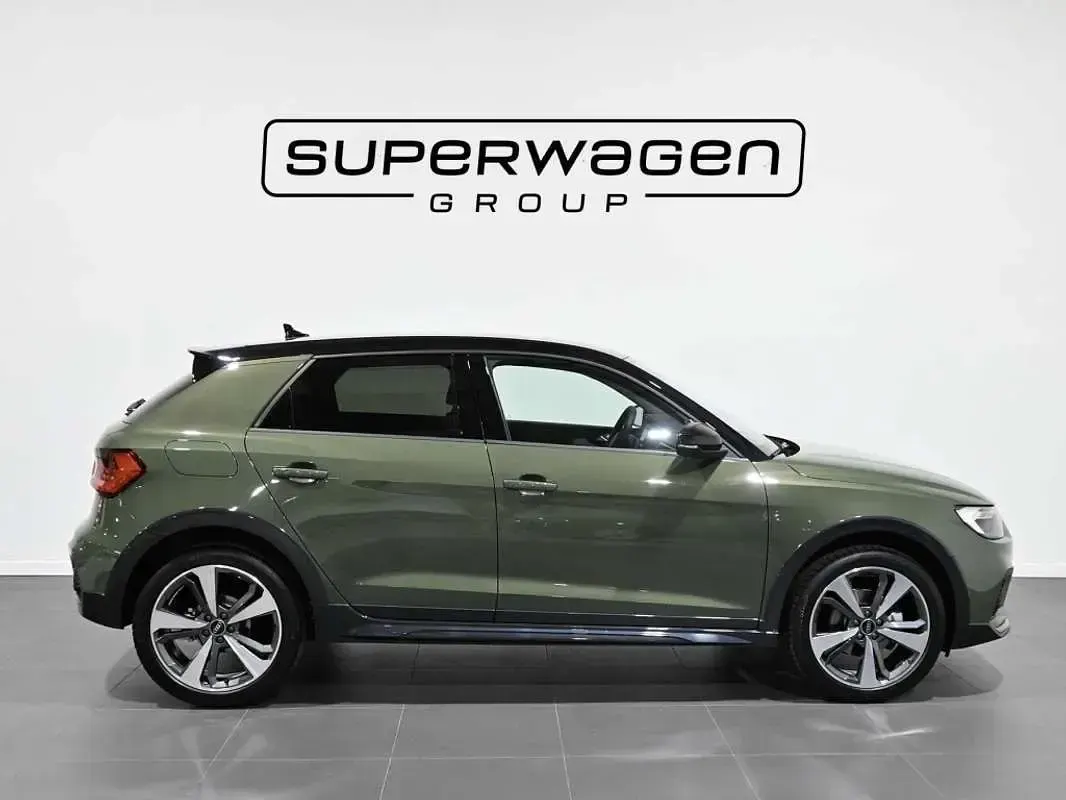 Usado Audi A1 Black Edition 116 CV (85 kW) 2025 Verde SUV