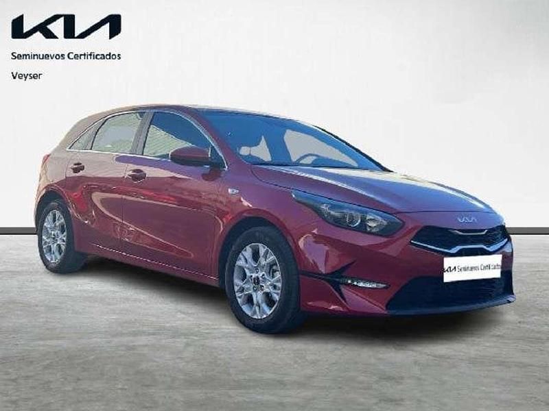 Usado Kia Ceed 101 CV (74 kW) 2023 Rojo Utilitario