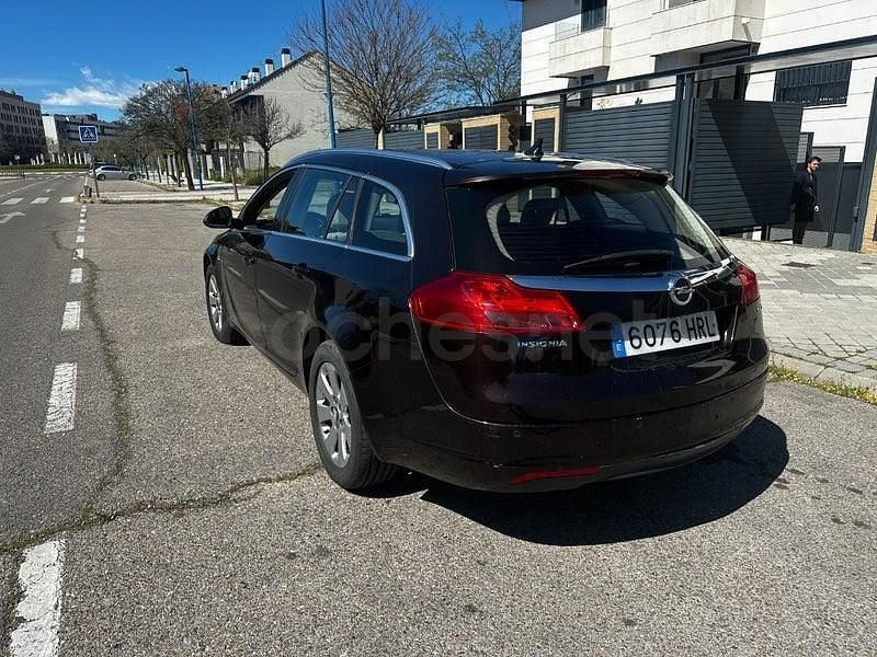Usado Opel Insignia Selective 130 CV (95 kW) 2013 Violeta / lila Familiar