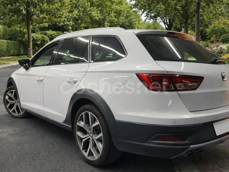 Usado Seat Leon 4Drive 184 CV (135 kW) 2015 Blanco Familiar