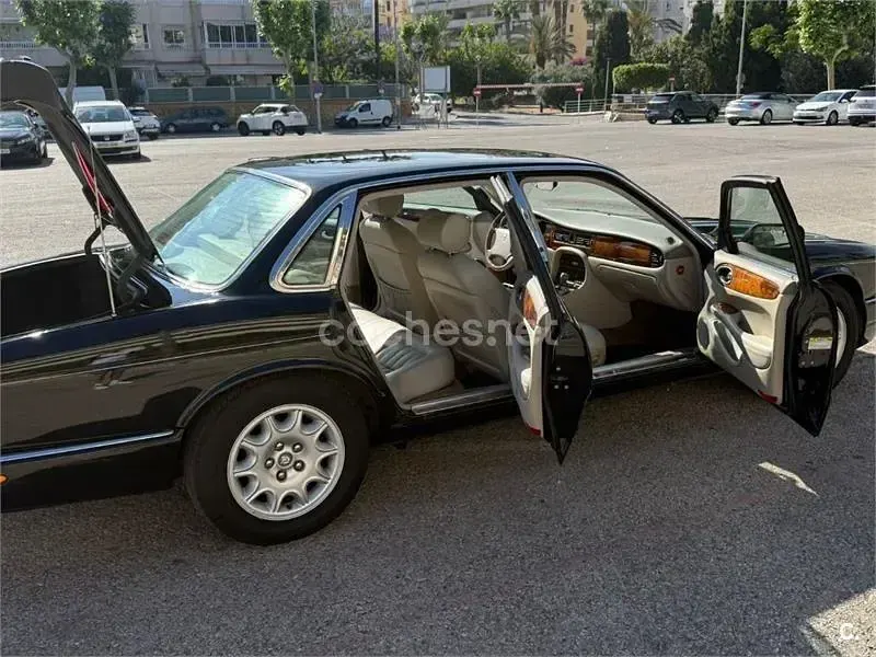 Usado Jaguar XJ Sovereign 245 CV (180 kW) 1998 Negro Berlina