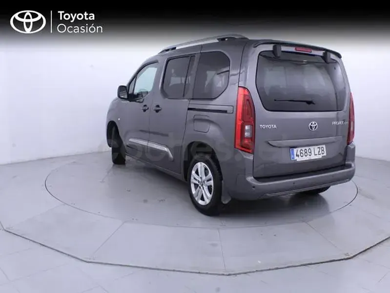 Usado Toyota Proace Verso Active 110 CV (80 kW) 2022 Gris / plata Familiar