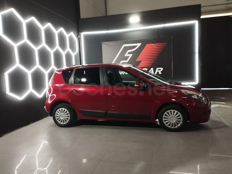 Usado Renault Scénic III 105 CV (77 kW) 2009 Granate Monovolumen