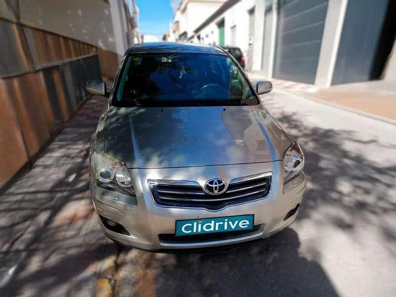 Usado Toyota Avensis Active 177 CV (130 kW) 2006 Gris Berlina