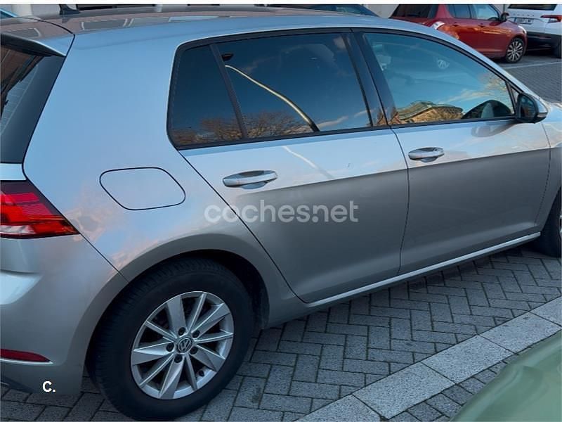 Usado VW Golf VII 115 CV (84 kW) 2019 Gris / plata Berlina