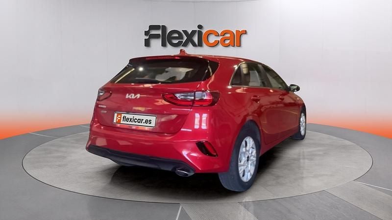 Usado Kia Ceed 136 CV (100 kW) 2023 Rojo Utilitario