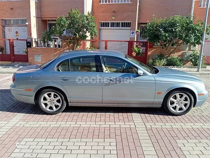 Usado Jaguar S-Type Executive 207 CV (152 kW) 2005 Azul Berlina