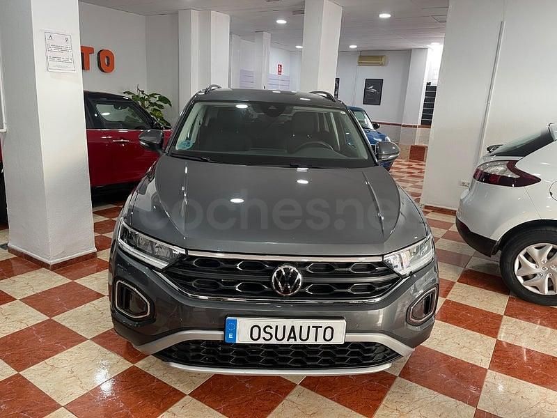 Usado VW T-Roc Life 115 CV (84 kW) 2022 Gris / plata SUV