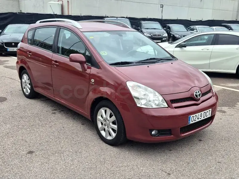 Usado Toyota Corolla Verso Sol 135 CV (99 kW) 2004 Granate Monovolumen
