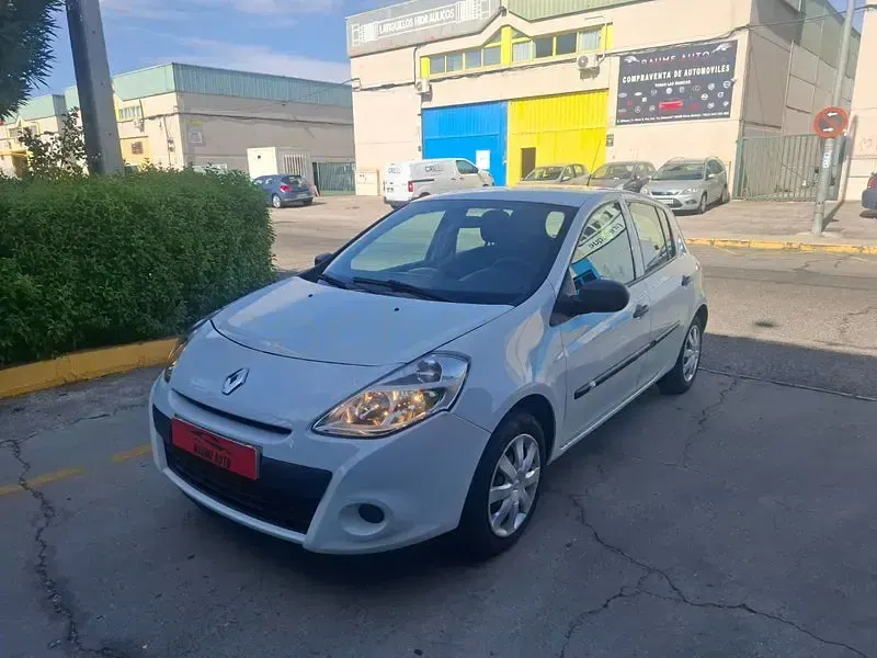 Usado Renault Clio IV Business 90 CV (66 kW) 2012 Blanco Berlina
