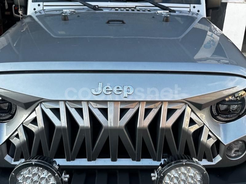 Usado Jeep Wrangler Unlimited Sahara 200 CV (147 kW) 2015 Gris / plata SUV