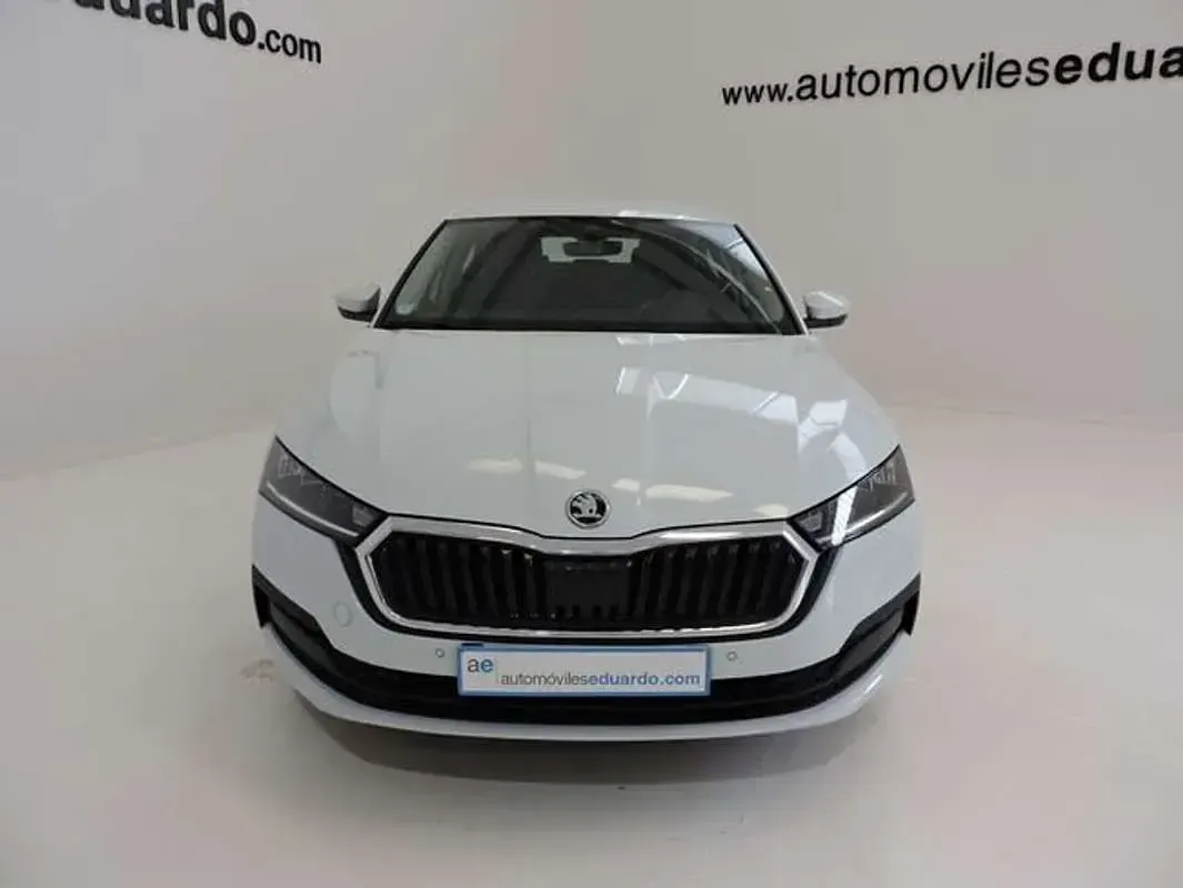 Occasion Skoda Octavia Business Line 204 PK (150 kW) 2022 Wit Sedan