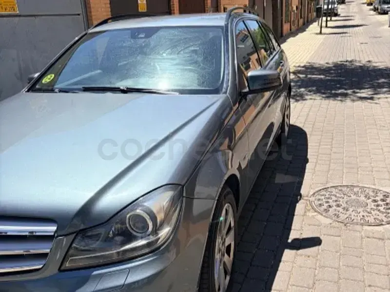 Usado Mercedes C200 Avantgarde 136 CV (100 kW) 2011 Gris / plata Familiar