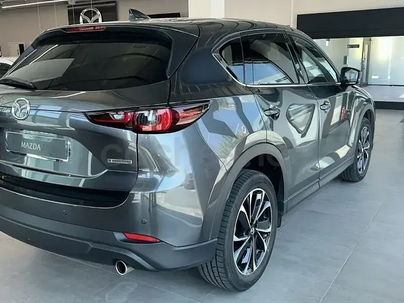 Usado Mazda CX-5 Exclusive-Line 165 CV (121 kW) 2023 Gris / plata SUV
