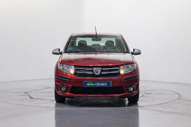 Usado Dacia Logan Lauréate 90 CV (66 kW) 2016 Rojo Berlina