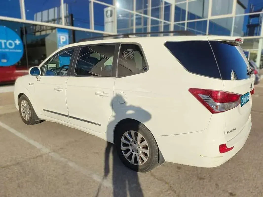 Usado SsangYong Rodius Limited 155 CV (114 kW) 2015 Blanco Monovolumen
