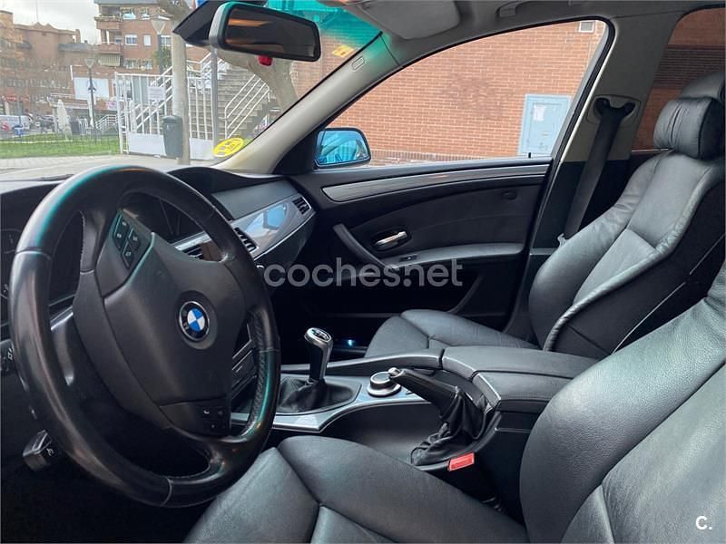 Usado BMW 525 177 CV (130 kW) 2007 Gris / plata Familiar